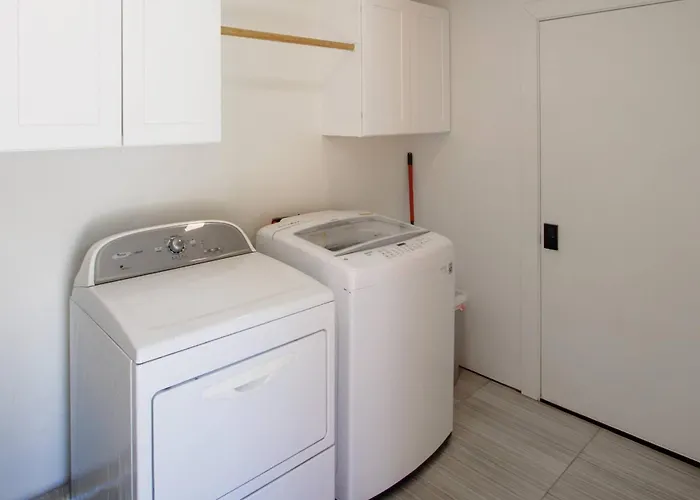 Unique*new*hot Tub Studio*mins To Dt & Phx Airport Phoenix